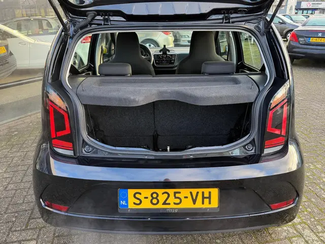 Volkswagen up! 1.0 2023 Benzine 12