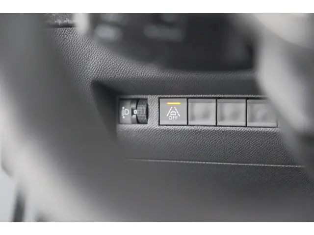 Peugeot 208 PureTech 100 Allure Pack 2023 Benzine 37