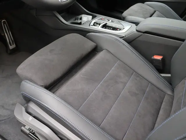 BMW 1 Serie 120 2025 Benzine 11