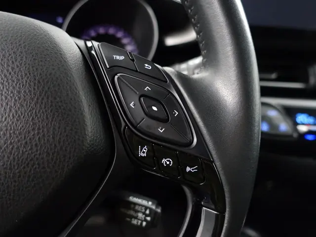 Toyota C-HR 1.8 Hybrid Active Aut- 2023 Hybride Benzine 14