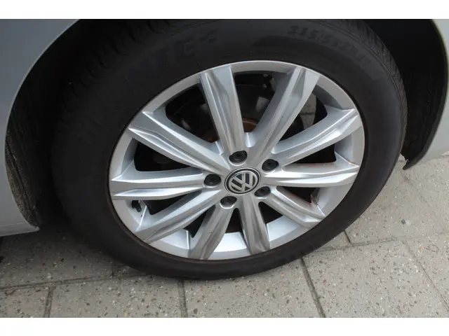 Volkswagen Touran 1.2 TSI Highline 7p 2016 Benzine 34