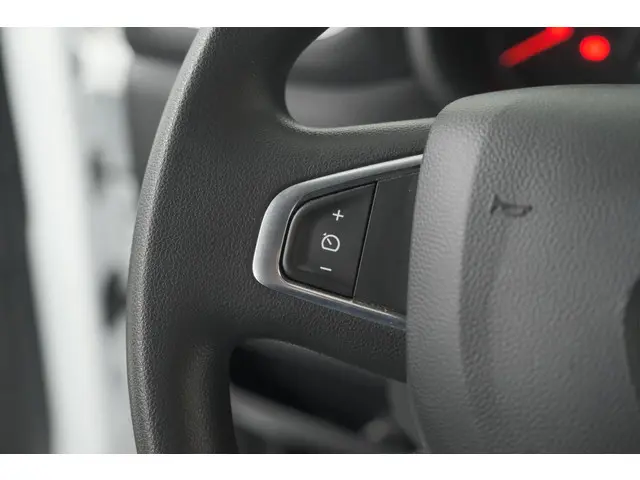 Renault Master T35 2.3 dCi 135 L2H2 Comfort 2022 Diesel 34