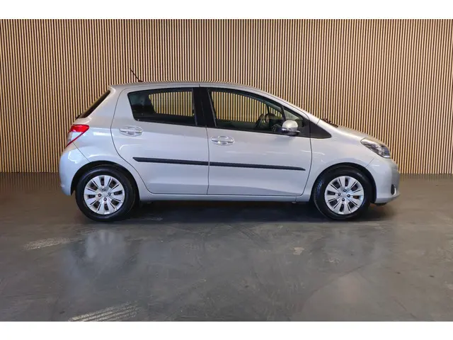 Toyota Yaris 1.3 VVT-i Aspiration 2013 Benzine 6