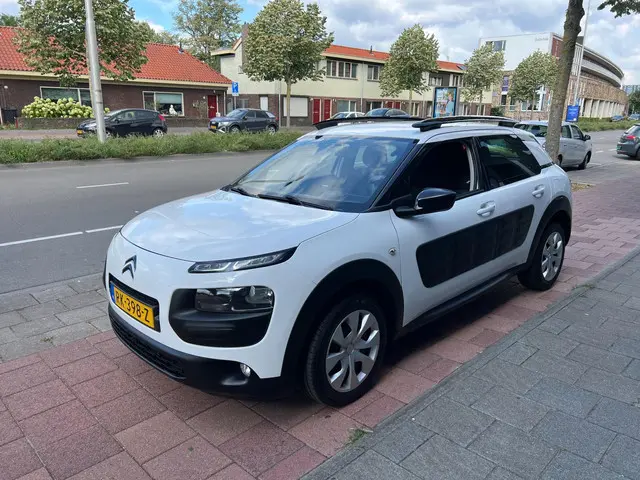 Citroën C4 Cactus 1.2 PureTech Feel 2018 Benzine 3