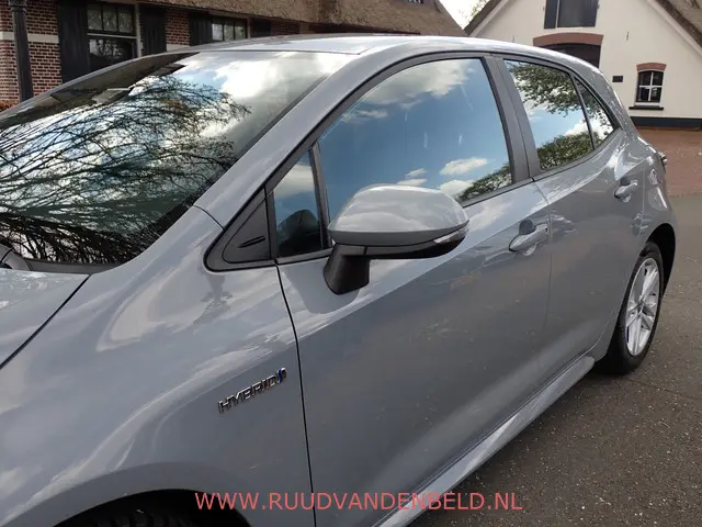 Toyota Corolla 1.8 Hybrid Business 2021 Hybride Benzine 7