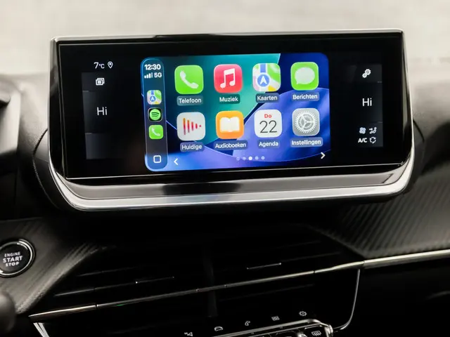 Peugeot 2008 1.2 PureTech Allure Sport 2021 Benzine 8