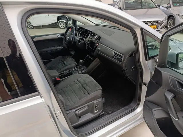 Volkswagen Touran 1.4 TSI Connected Series 2017 Benzine 22