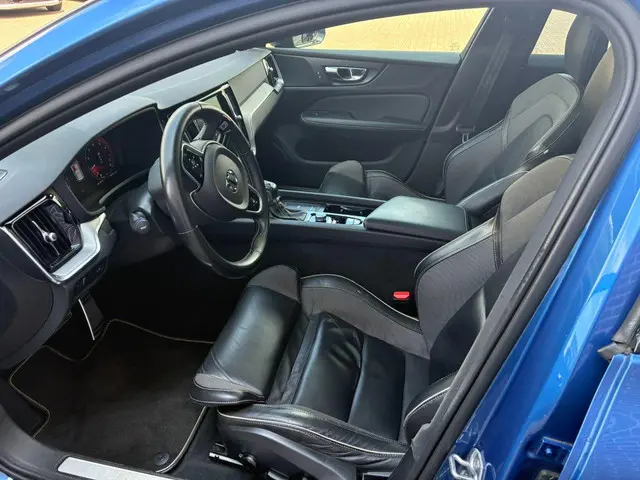 Volvo V60 2.0 T5 R-Design 2019 Benzine 4