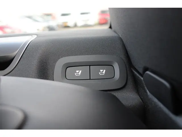 Volvo S60 2.0 B3 R-Design 2021 Benzine 16
