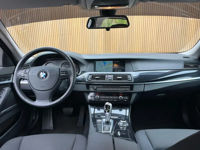 BMW 5 Serie Touring 520i Executive 2013 Benzine 17