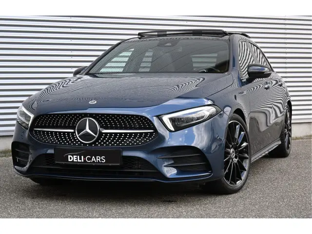 Mercedes-Benz A-Klasse 180 AMG Line 2022 Benzine