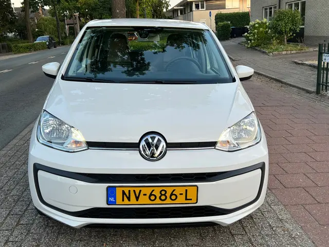 Volkswagen up! 1.0 BMT move up! NL-AUTO-NAP. 2017 Benzine 44