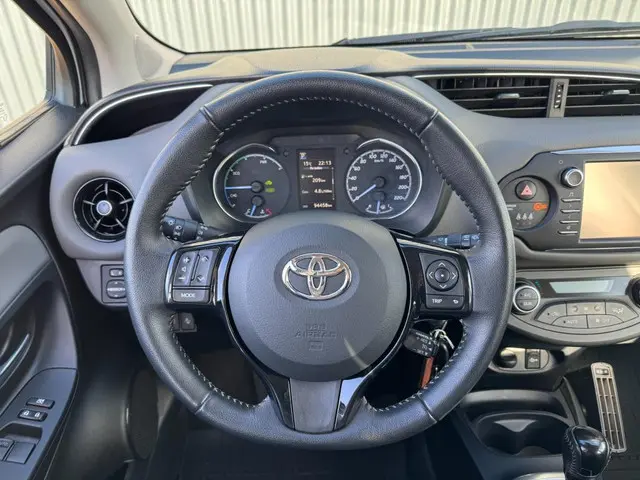 Toyota Yaris 1.5 Hybrid Executive 2018 Hybride Benzine 7