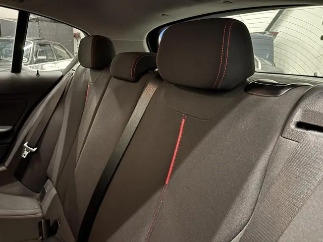 BMW 1 Serie 114i EDE Sport Edition 2014 Benzine 34