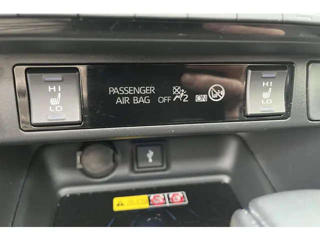 Toyota RAV4 2.5 Hybrid AWD Bi-Tone 2023 Hybride Benzine 24