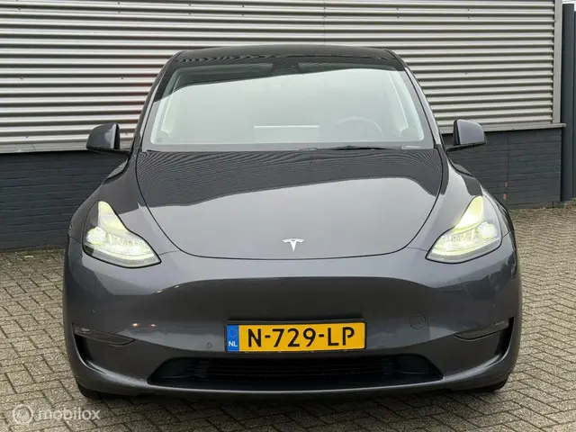 Tesla Model Y 3