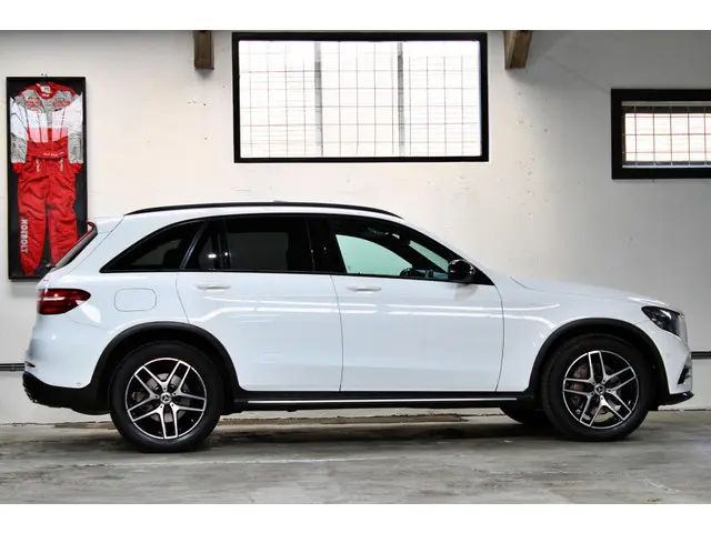 Mercedes-Benz GLC 250 4MATIC Premium Plus 2018 Benzine 8