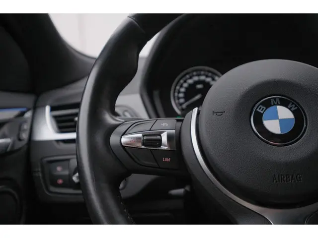 BMW X2 SDrive18i High Executive|Navi|Camera|18'' 2023 Benzine 17
