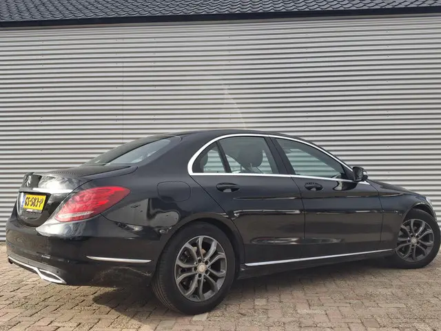 Mercedes-Benz C-Klasse 2