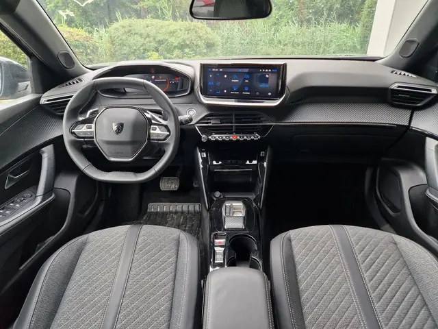 Peugeot 2008 1.2 Hybrid 136 Allure 2024 Hybride Benzine 23