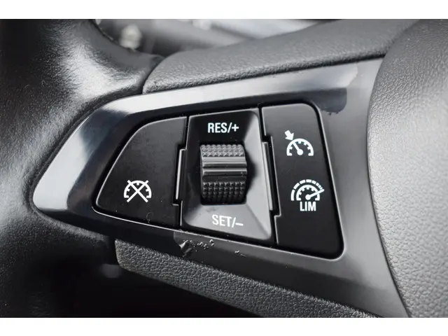 Opel Corsa 1.4 Color Edition 2015 Benzine 24