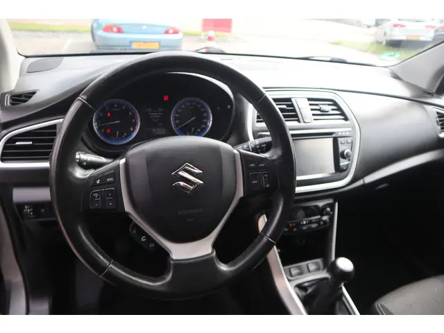 Suzuki S-Cross SX4 1.6 Exclusive 2014 Benzine 3