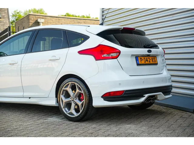 Ford Focus 2.0 ST-3 2016 Benzine 33