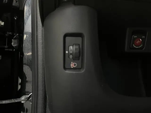 Peugeot 107 1.0 Active 2012 Benzine 24