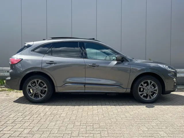 Ford Kuga 2.5 PHEV ST-Line X 2022 Hybride Benzine 6