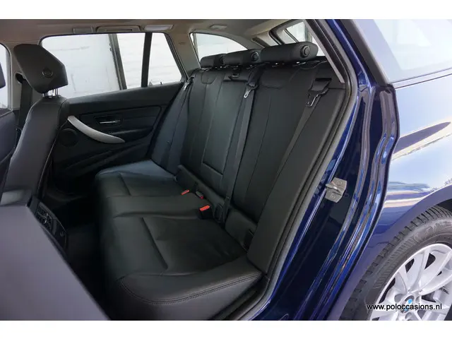 BMW 3 Serie Touring 318i 2019 Benzine 7