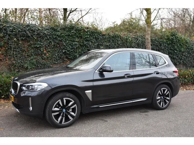 BMW iX3 Executive 80 kWh 2021 Elektrisch 2