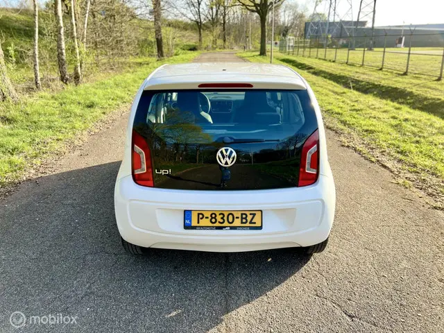 Volkswagen up! 1.0 high up! BlueMotion 2015 Benzine 6