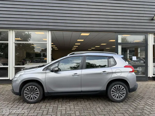 Peugeot 2008 1.2 PureTech Blue Lion 2016 Benzine 8
