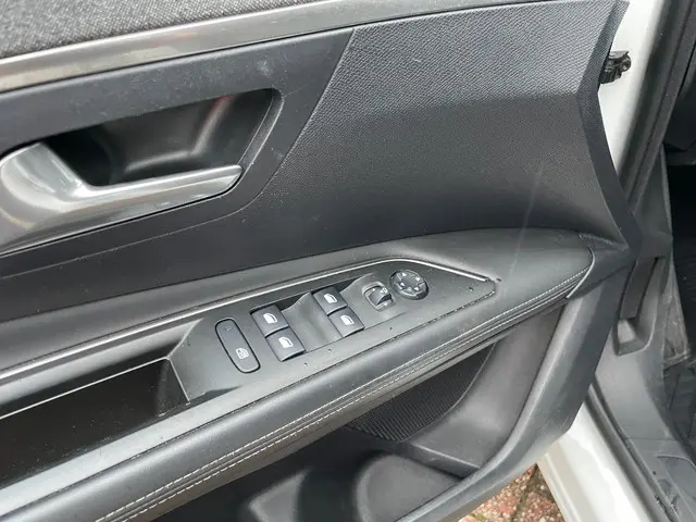 Peugeot 3008 1.2 PureTech Allure Automaat 2018 Benzine 10