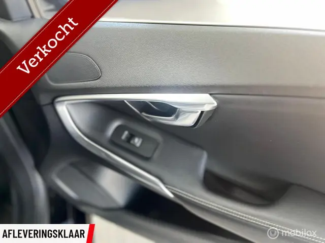 Volvo V40 2.0 T4 R-Design 2017 Benzine 30