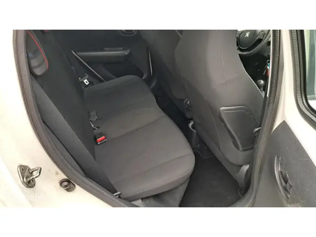 Peugeot 108 1.0 e-VTi Active 2015 Benzine 13