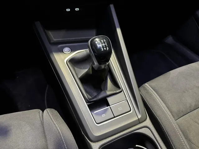 Volkswagen Golf 1.0 TSI Life Business 2023 Benzine 22