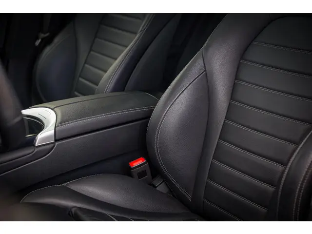 Mercedes-Benz GLC 300e 4MATIC 2022 Hybride Benzine 25