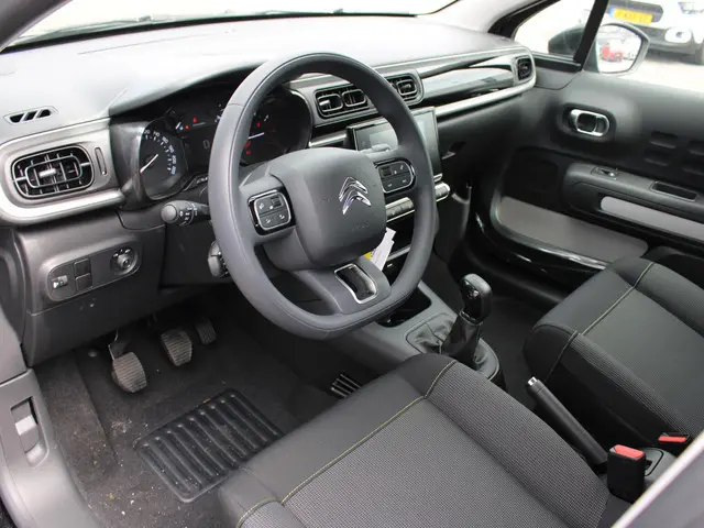 Citroën C3 1.2 PT 83pk PLUS 2024 Benzine 15