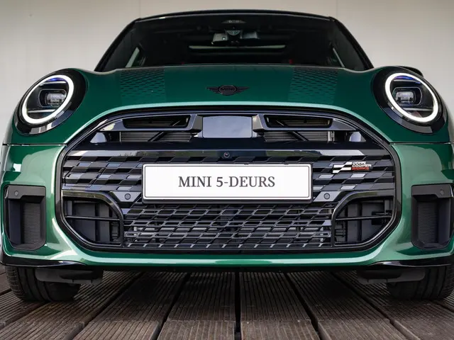 MINI 5-Deurs Cooper C 2025 Benzine 19