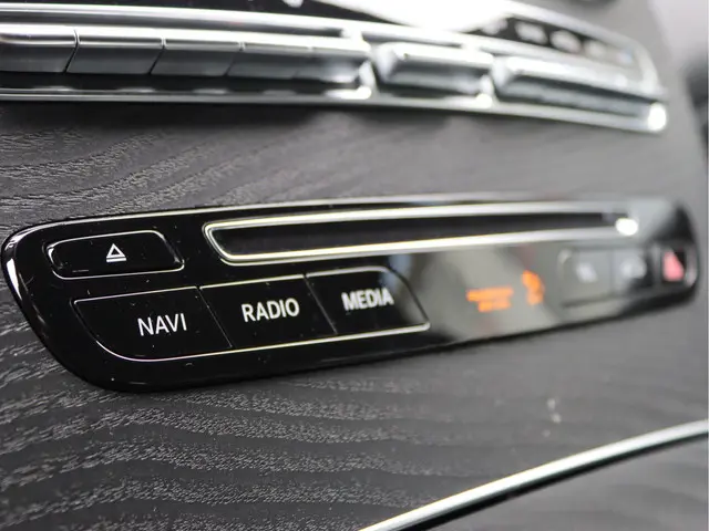 Mercedes-Benz GLC 220 d 4MATIC 2018 Diesel 50