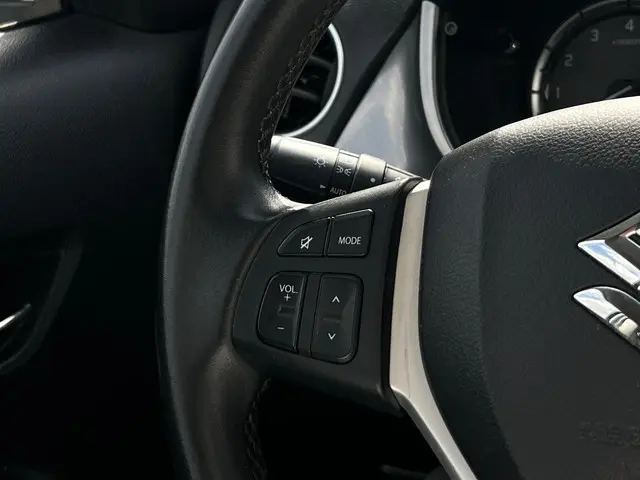 Suzuki Vitara 1.6 High Executive 2017 Benzine 23