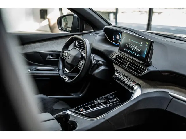Peugeot 3008 1.6 HYbrid 225 GT 2023 Hybride Benzine 21