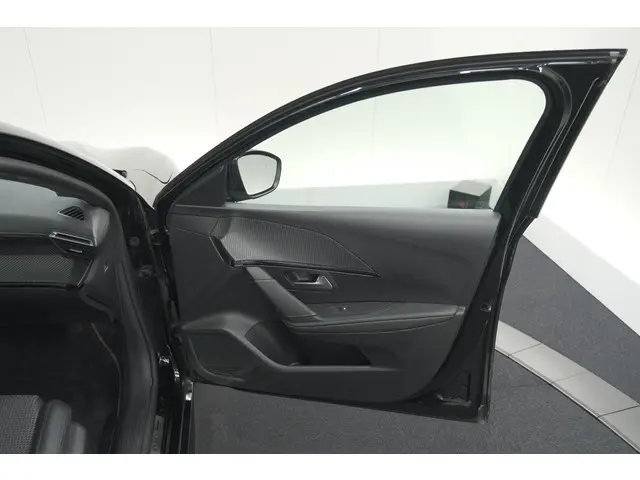 Peugeot 208 PureTech 130 EAT8 GT-Line 2020 Benzine 66