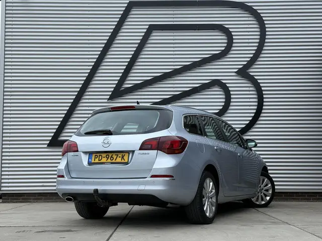 Opel Astra Sports Tourer 1.4 Turbo Sport + 2015 Benzine 3