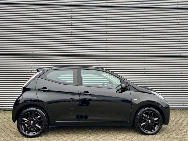 Toyota Aygo 1.0 VVT-i x-now 2016 Benzine 8