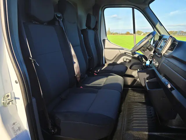 Renault Master T35 2.3 dCi L2 H2 2022 Diesel 11
