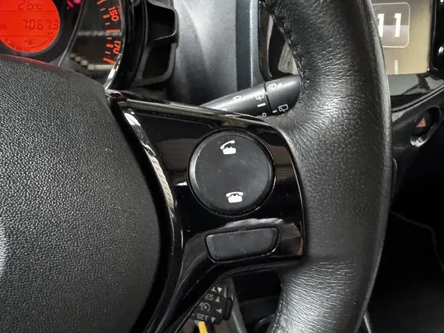 Toyota Aygo 1.0 VVT-i x-clusiv Cabrio 2017 Benzine 26