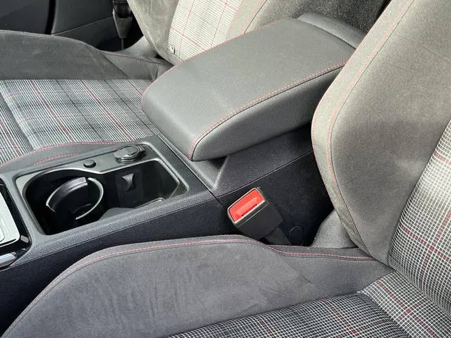 Volkswagen Golf 2.0 TSI GTI 8.5 2024 Benzine 22
