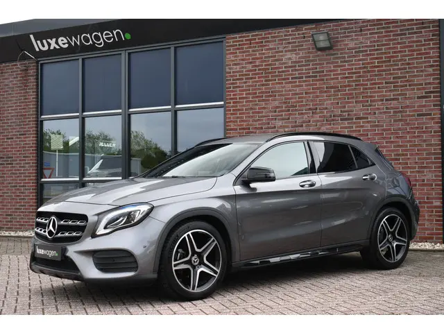 Mercedes-Benz GLA 180 AMG Night 2019 Benzine 31